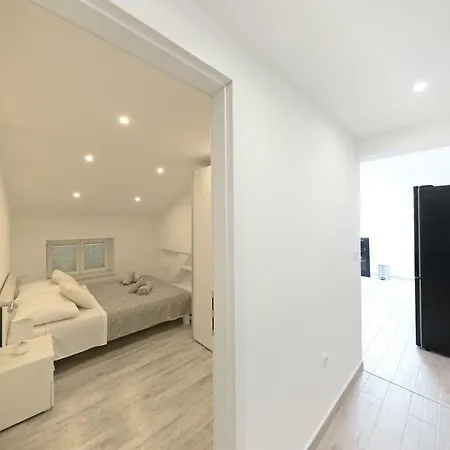 Апартаменти Three Wells Задар