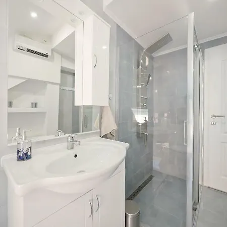 Three Wells Apartment