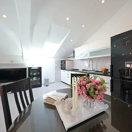 Apartment Three Wells