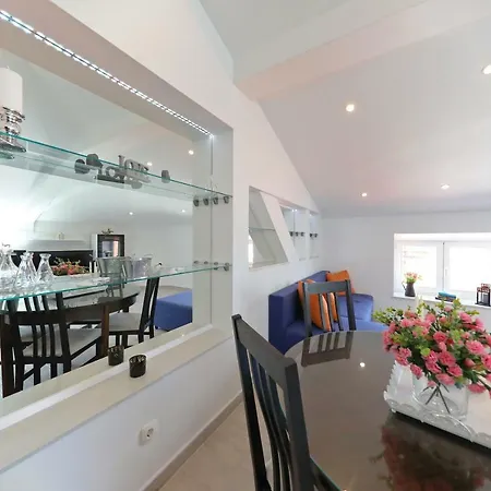 Three Wells Apartment *