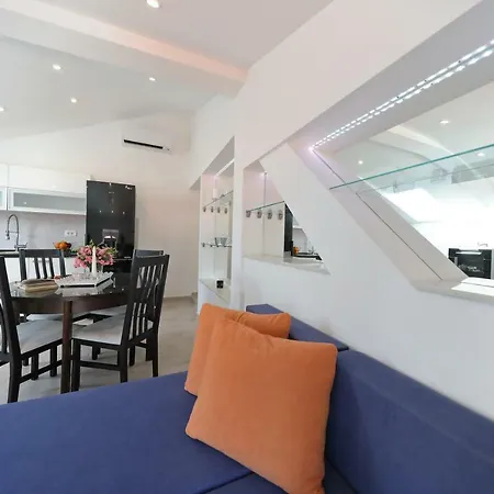 Three Wells Apartment *